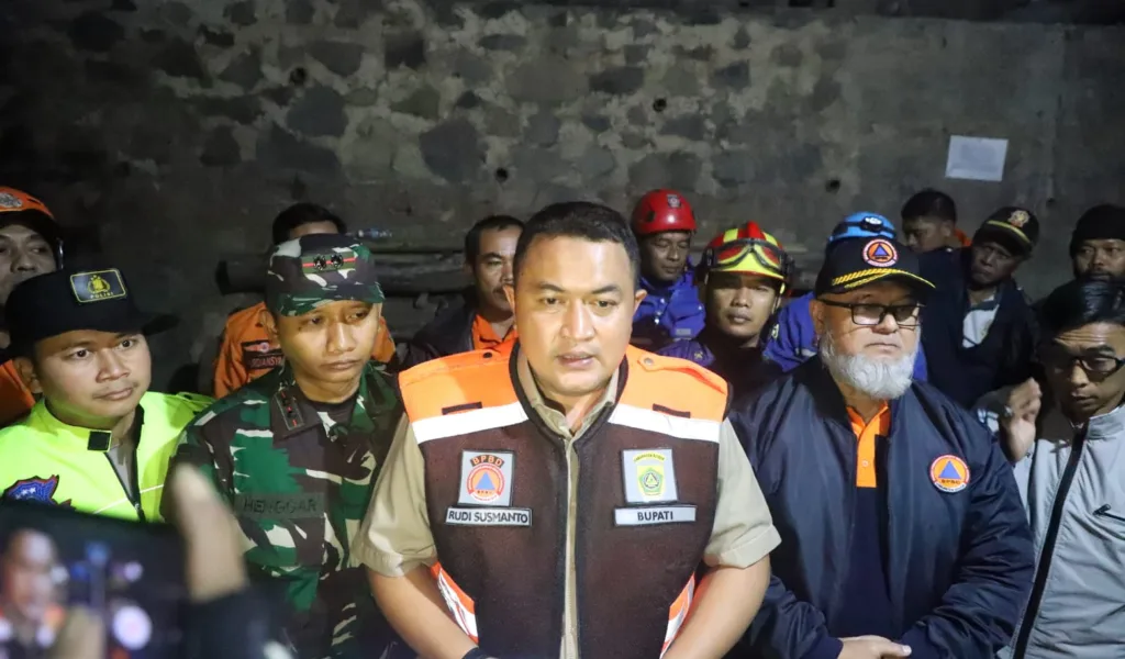 Bupati Rudy Susmanto Datangi Lokasi Bencana di Puncak Bogor