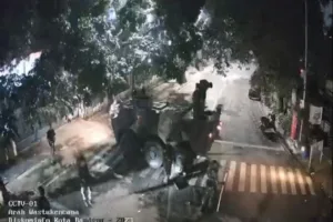 Gas Air Mata Kampus Bandung: Aparat Sisir Unpas–Unisba, Dini Hari