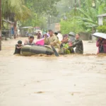 Gerak Cepat, Prajurit TNI AD Selamatkan Lansia