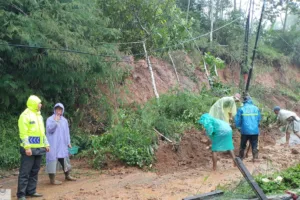 Patroli Mitigasi Polsek Banjarwangi Kembali Temukan Tanah Longsor