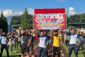 Perkuat Sinergutas TNI-POLRI, Polres Garut Lakukan Olahrag Bersama Korem 062/Tna