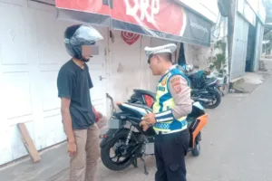 Polsek Karangpawitan Berikan Teguran Kepada Pemakai Knalpot Brong