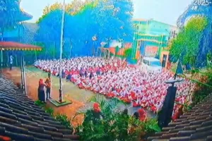 Horor Logistik MBG : Mobil”Penyalur Makanan” Luluh Lantakan Barisan Siswa,19 Siswa Dilarukan Ke R.S