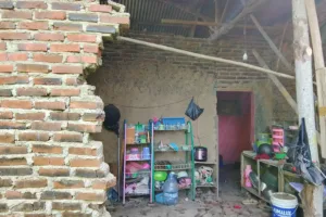 Rumah Warga Di Kampung Ciamana Roboh, Pemdes Siapkan Anggaran Bantuan