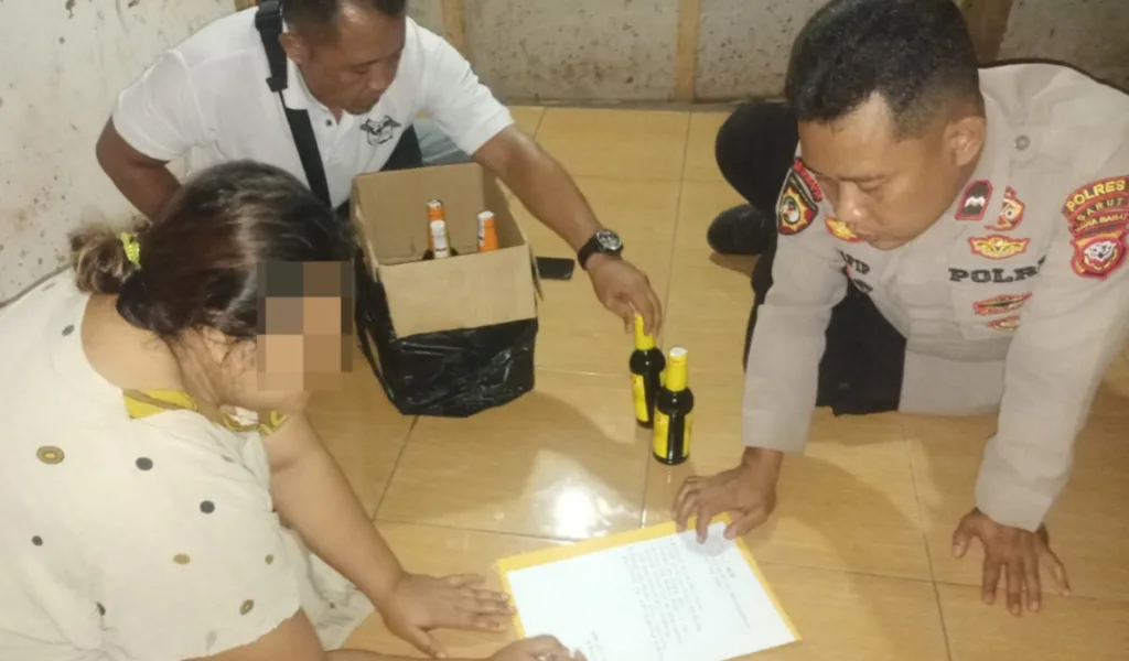 Polsek Cibalong Gelar Razia Miras Amankan 5 Botol Dari Rumah Warga
