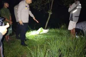 Polsek Karangpawitan Cek TKP Penemuan Mayat Bayi Di Sungai Cibalagung