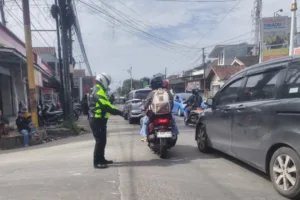 Arus Lalu Lintas Meningkat, Polres Garut Lakukan One Way Jalur Leles-Tarogong