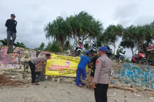 Satpolairud Polres Garut Berikan Himbauan Kepada Para.Pengunjung Wisatawan Pantai Selatan