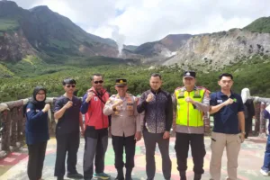 Ribuan Wisatawan Penuhi TWA Papandayan, Polres Garut Tingkatkan Keamanan