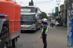 Situasi Arus Lalu-Lintas Meningkat, Polres Garut Lakukan Empat Kali One Way Tarogong-Leles