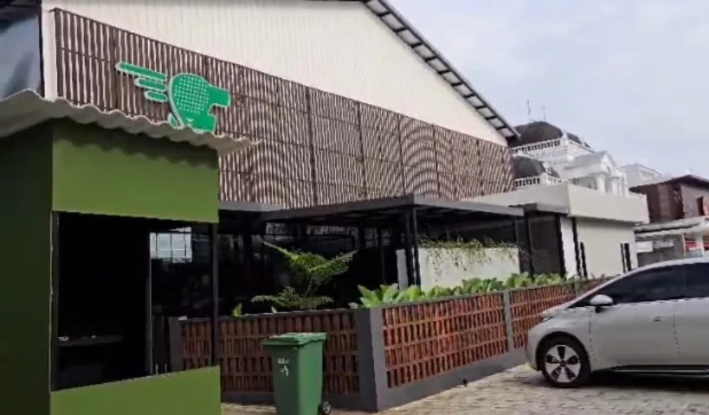 Tarik Ulur antar Dinas, Warga Kota Wisata Bingung Soal Flash Padel Club