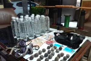 Polsek Wanaraja Amankan 15 Botol Ciu Dalam Razia Miras,Agar Tetap Kondusif