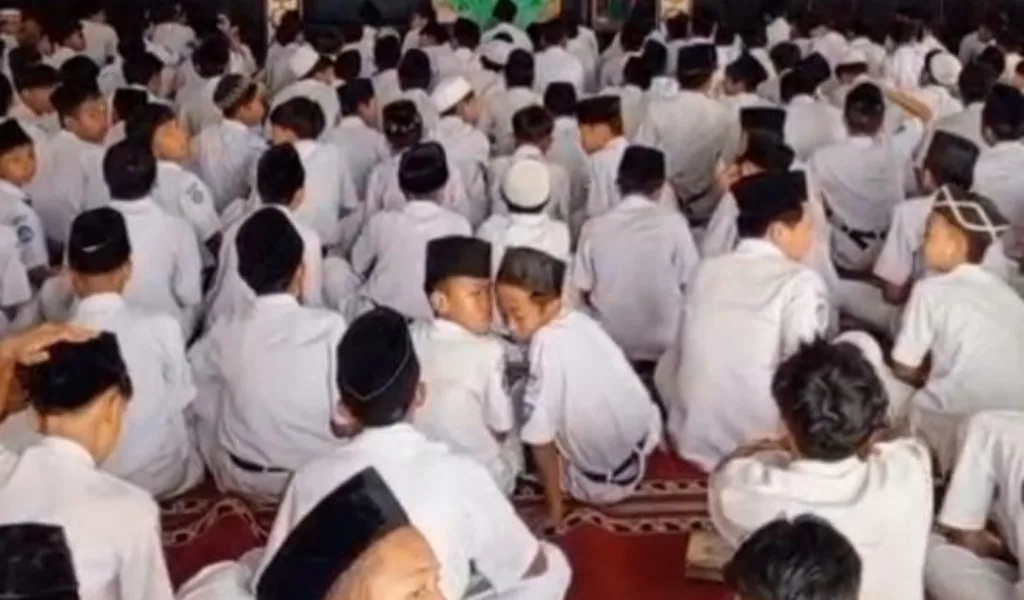 SMPN 1 Sukawening Gelar Pesantren Kilat (PASKIL)Pembinaan Karakter Di Bulan Rhamadan