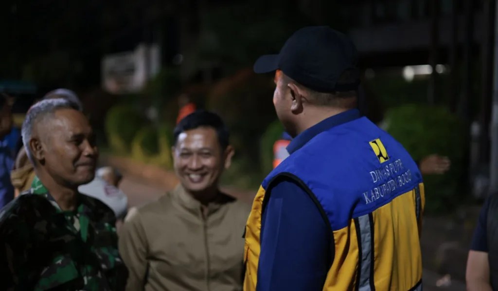 Rudy Susmanto Tinjau Jalan dan Sahur Bersama Warga