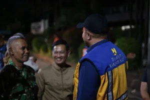 Rudy Susmanto Tinjau Jalan dan Sahur Bersama Warga