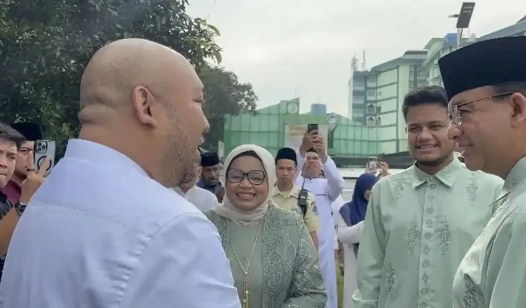 Kerendahan Hati Didit, Putra Presiden, Tuai Pujian Anies Usai Salat Id