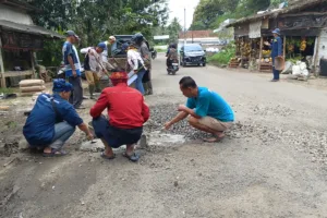 Jalur Vital di Nanggung Rusak Bertahun-tahun, Warga dan FKBP Galang Dana Perbaikan