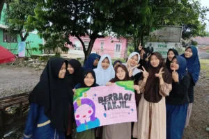 Yayasan Cahaya Bakti Mandiri Cibatu Bersama SMP IT Bina Insan Cendikia Berbagi Takjil Di bulan Ramadhan