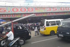 Kemacetan Lumpuhkan Jalur Bayongbong, Pengelola Usaha Dinilai Abai, Aparat Dipertanyakan