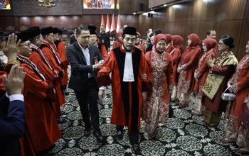 Anwar Usman Purnabakti dari MK, Momen Haru hingga Pingsan