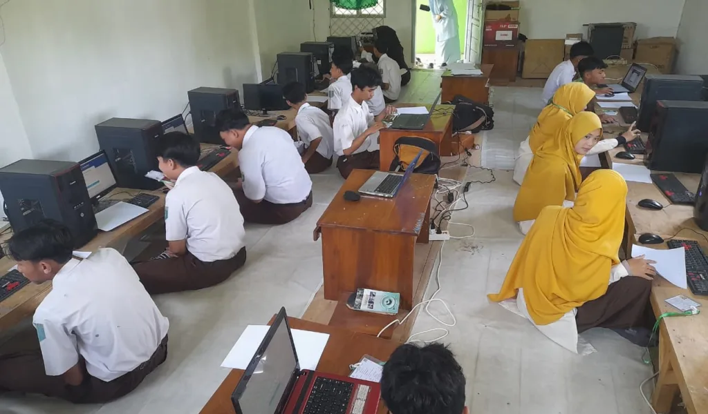 MTs Persis Cikarag Cibatu Garut Gelar TKA Kelas 9, Sempat Terkendala Server
