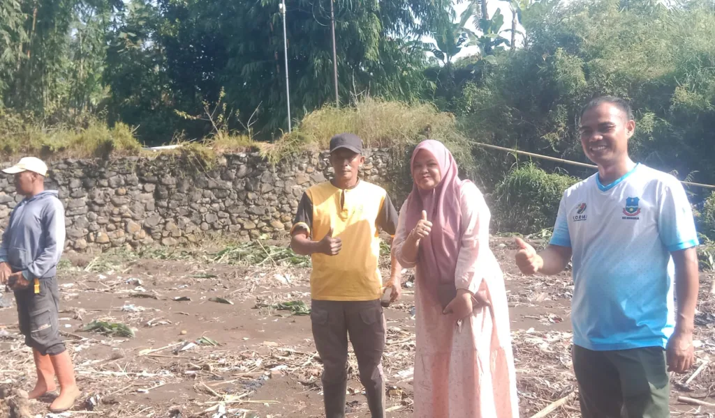 Sinergi Warga Dan Pemerintah, Desa Sindangraja Gerak Cepat Tangani Banjir Perbatasan