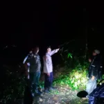 Polsek Banjarwangi Cek TKP Tanah Longsor di Jalan Garut–Pameungpeuk