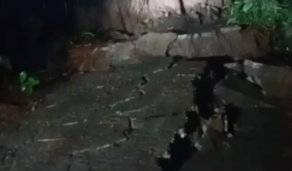 Jalan Terputus Akibat Tanah Bergerak, Warga Malingping Minta Respons Cepat Pemerintah