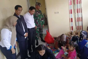 Langkah Awal Nova Wylian Sumaryo, Dampingi Imunisasi Campak di Lewo Baru