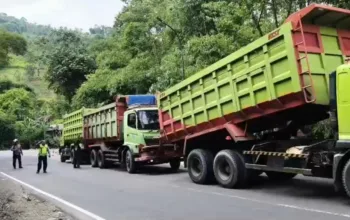 Truk Toronton Alami As Patah di Lebak Jero Kadungora, Polisi Berlakukan Sistem Buka Tutup Arus