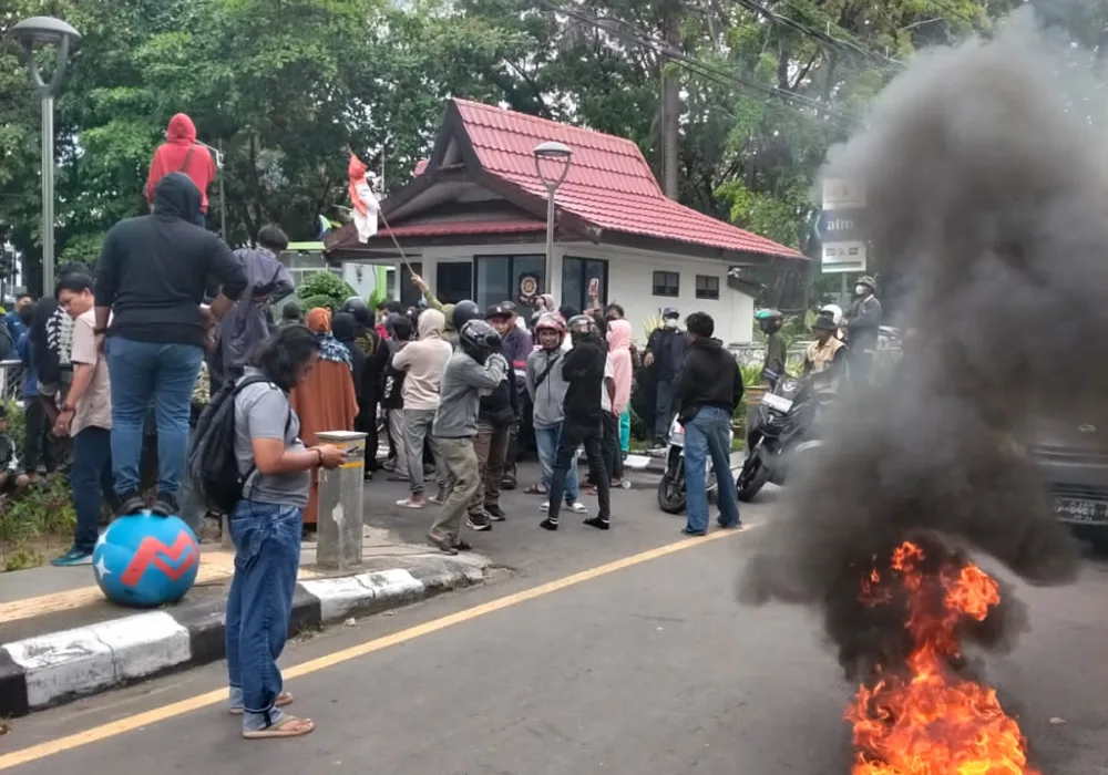 Aksi Protes Krisis Air: Manajemen PDAM Janji Petakan Wilayah Bermasalah dan Tindak Oknum Pungli