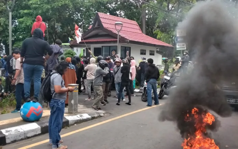 Aksi Protes Krisis Air: Manajemen PDAM Janji Petakan Wilayah Bermasalah dan Tindak Oknum Pungli