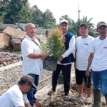 PT PMC Gandeng Warga dan Pelajar Gelar Penghijauan di Tamansari