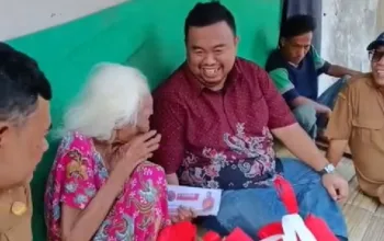 Yudha Puja Turnawan Kunjungi Lansia 100 Tahun di Cibiuk Dan 10 Kepala Keluarga Lansia dan Dhuafa