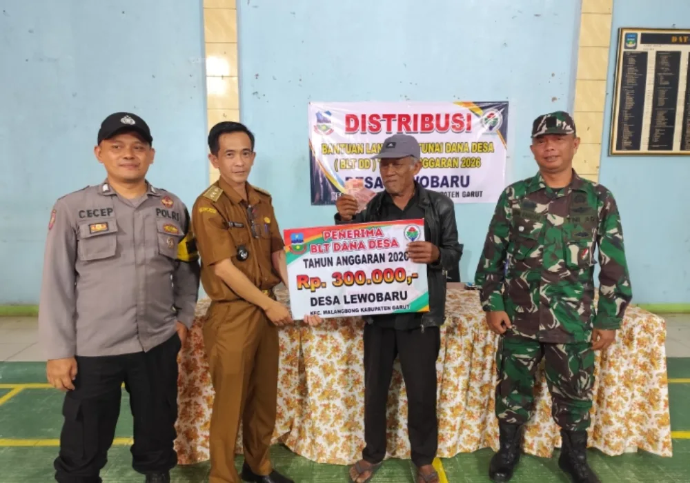 BLT Dana Desa Lewo Baru Disalurkan Transparan dan Kondusif
