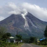 Gunung Sinabung Kembali Erupsi, Abu Vulkanik Capai 1 Km