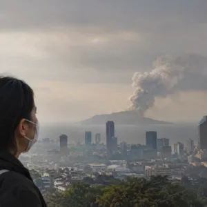 Abu Vulkanik Anak Krakatau Capai Jakarta, Warga Diminta Waspada