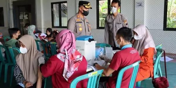 Kapolres Banjarnegara Cek Vaksinasi di Kecamatan Rakit
