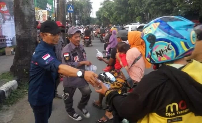 Kembali Berbagi Takjil, Warga Ucapkan Terimakasih kepada GBNN DKI Jakarta